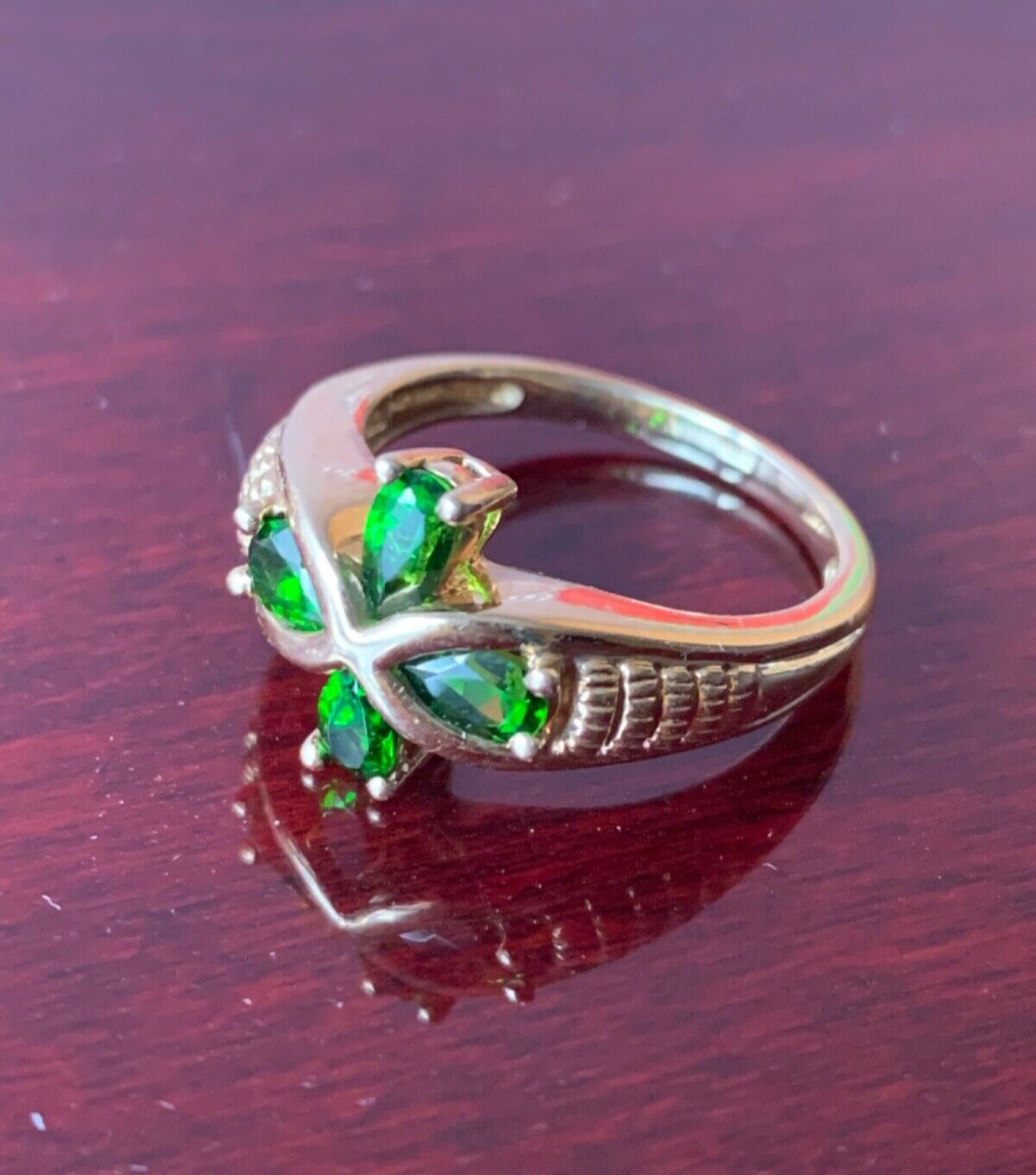 VINTAGE SOLID 14K YELLOW GOLD VIVID GREEN CHROME DIOPSIDE FLOWER RING ROMANTIC