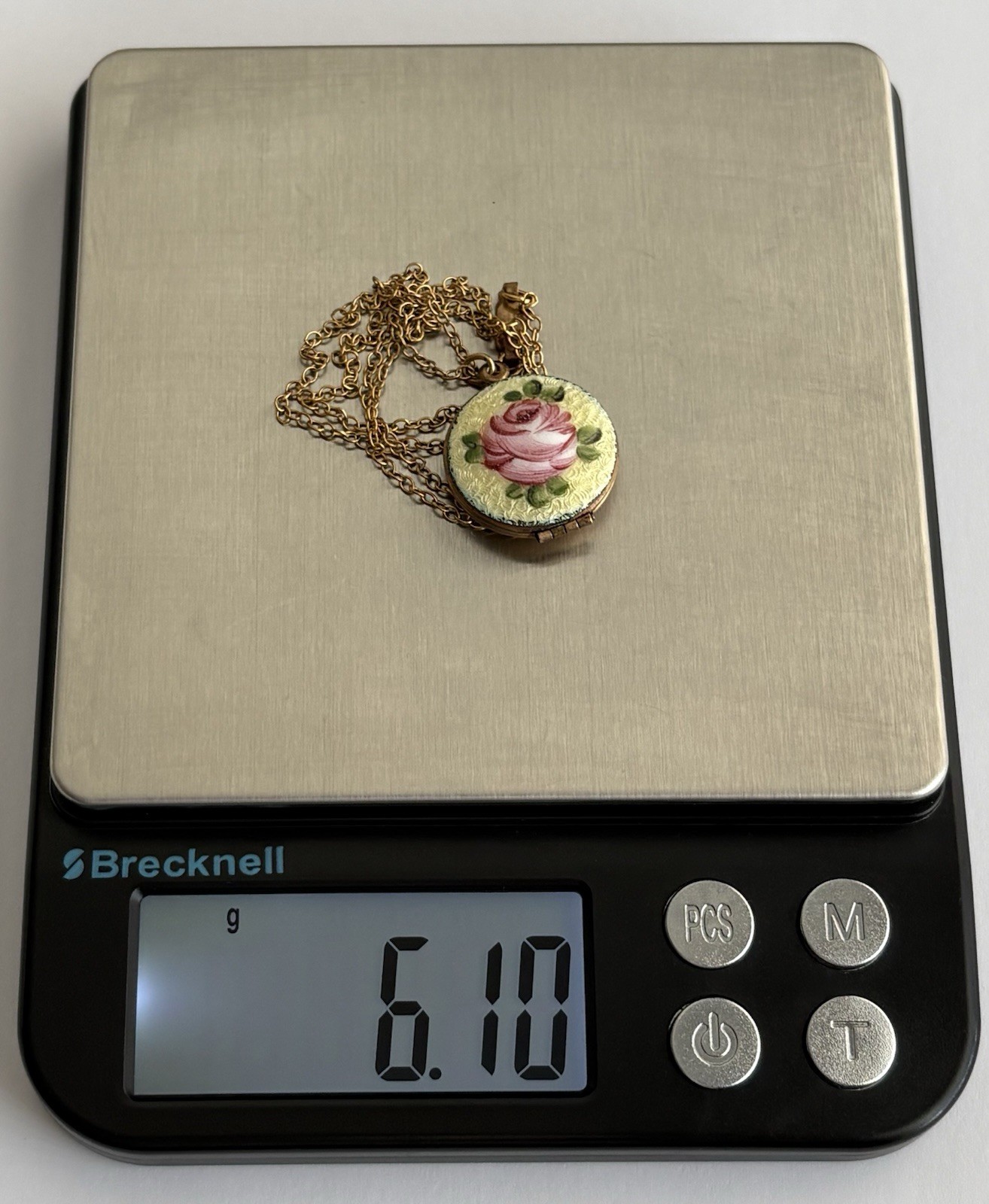 GOLD FILLED FRENCH ENAMEL ROUND LOCKET ROSE 18” NECKLACE 6.10 GRAMS VINTAGE