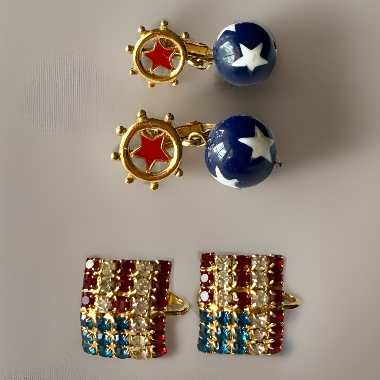Vtg Avon Star Spangled Banner Dangle & Rhinestone Flag Clip On Earrings 3, 4g