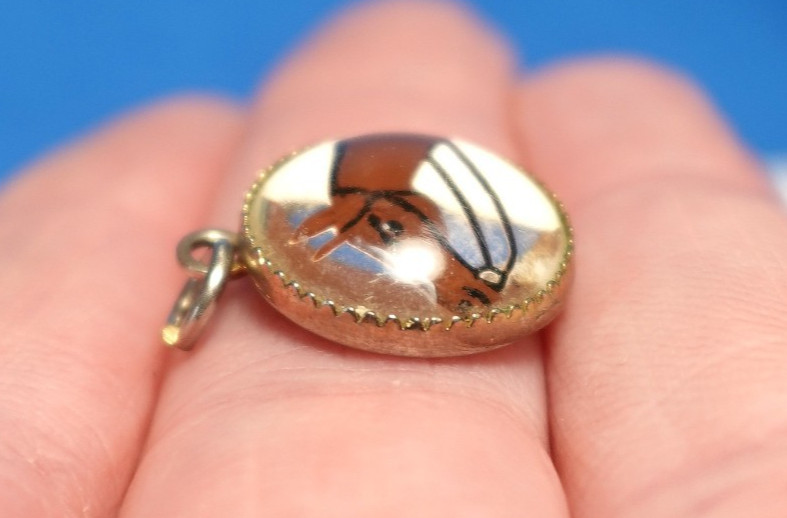 GOLD FILLED HORSE CHARM CONVEX GLASS VINTAGE 1.6 GRAMS J-661