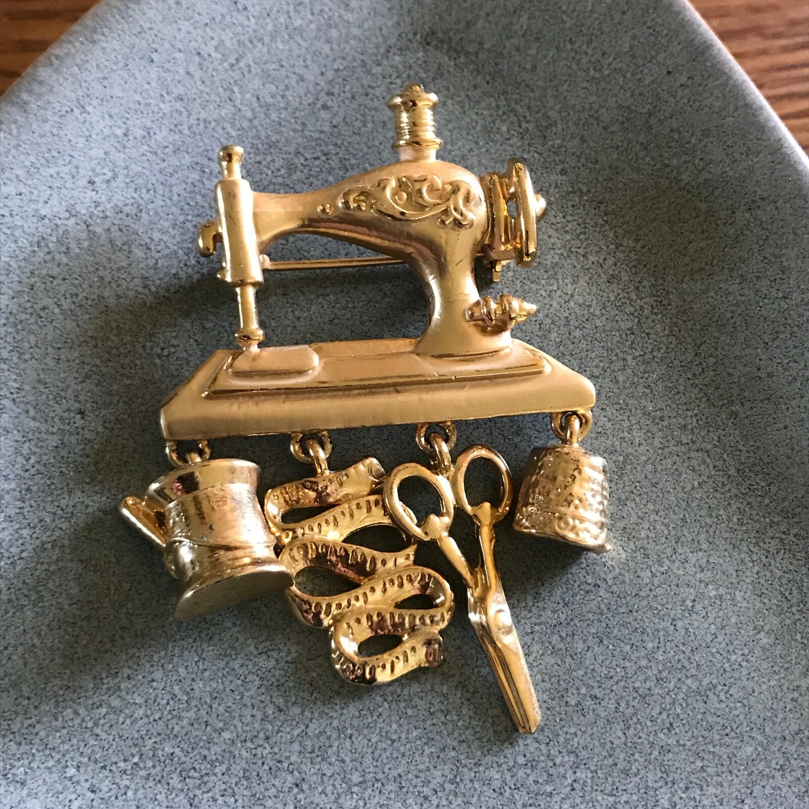 Vintage Danecraft Marked Goldtone Sewing Machine w Scissors Thimble Tape Measure