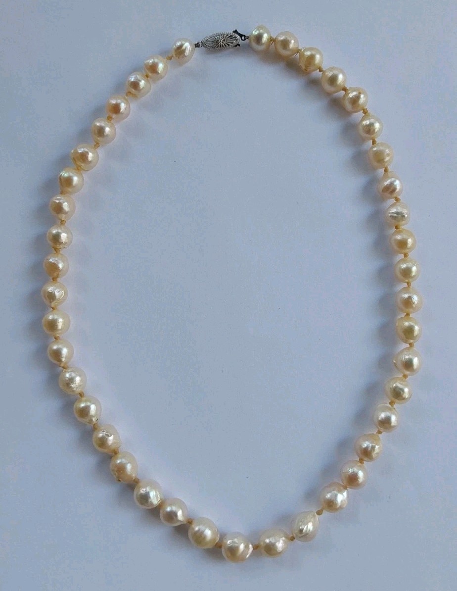 Vintage Baroque Champagne 16″ Ladies 8MM Pearl Necklace w/14KT Gold Clasp 31.6 G