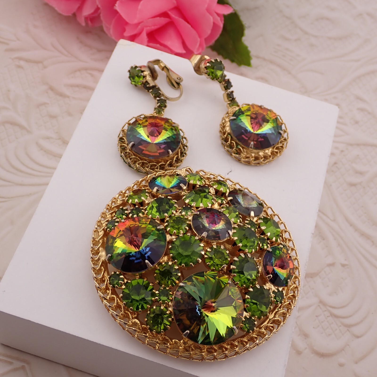 VTG Green Rivoli Point Up Rhinestone Chain Surround Brooch Dangle Earring Set