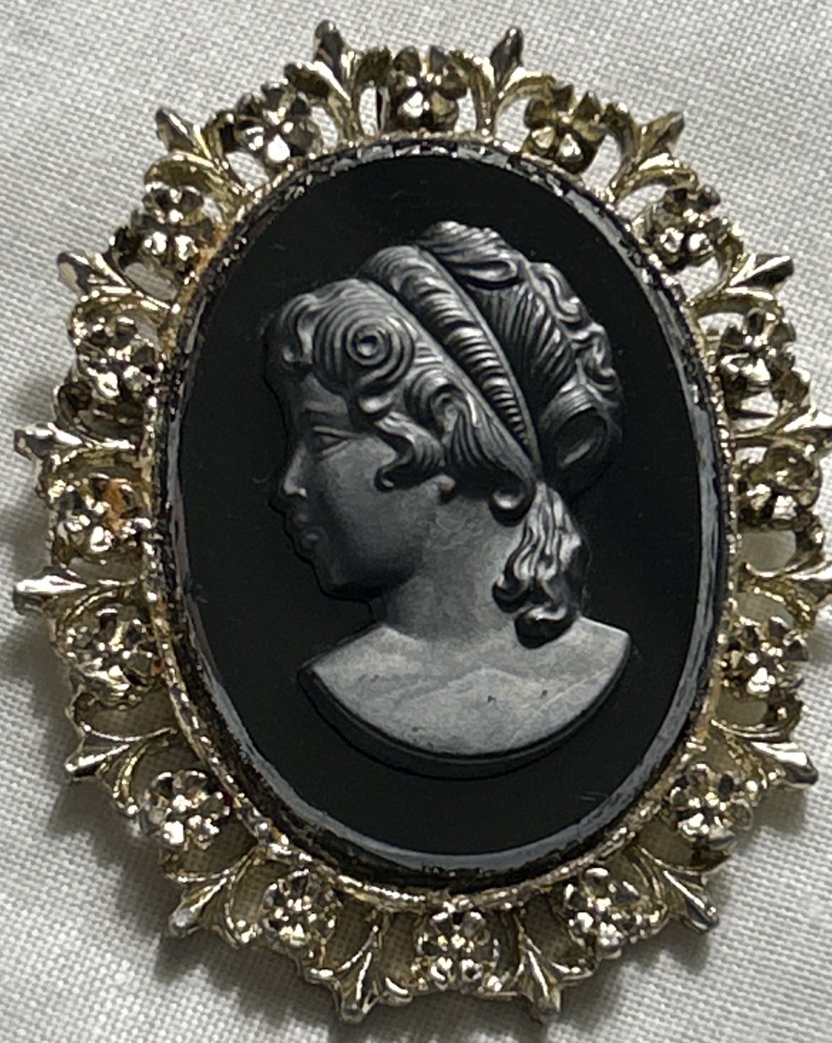 Victorian Revival Black Glass Cameo Brooch Pendant Gold Tone Ornate 2” 1950’s