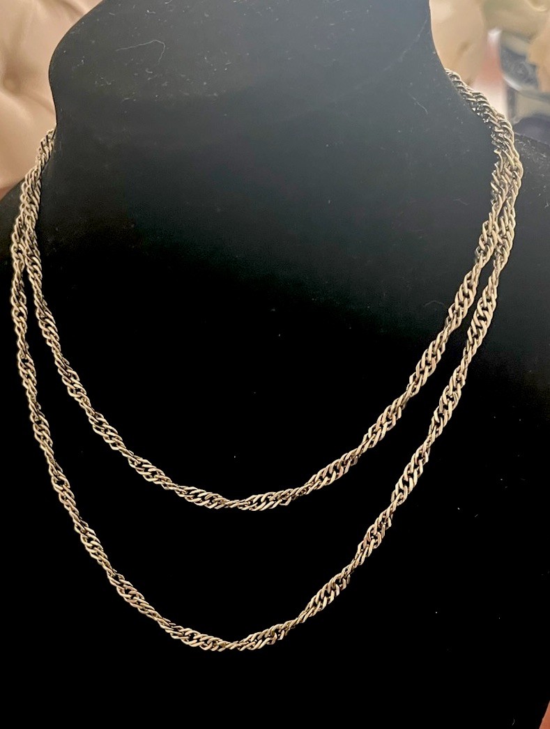 Celebrity NY Signed Vintage Silver Tone Twist Chain Link 36” Long Necklace