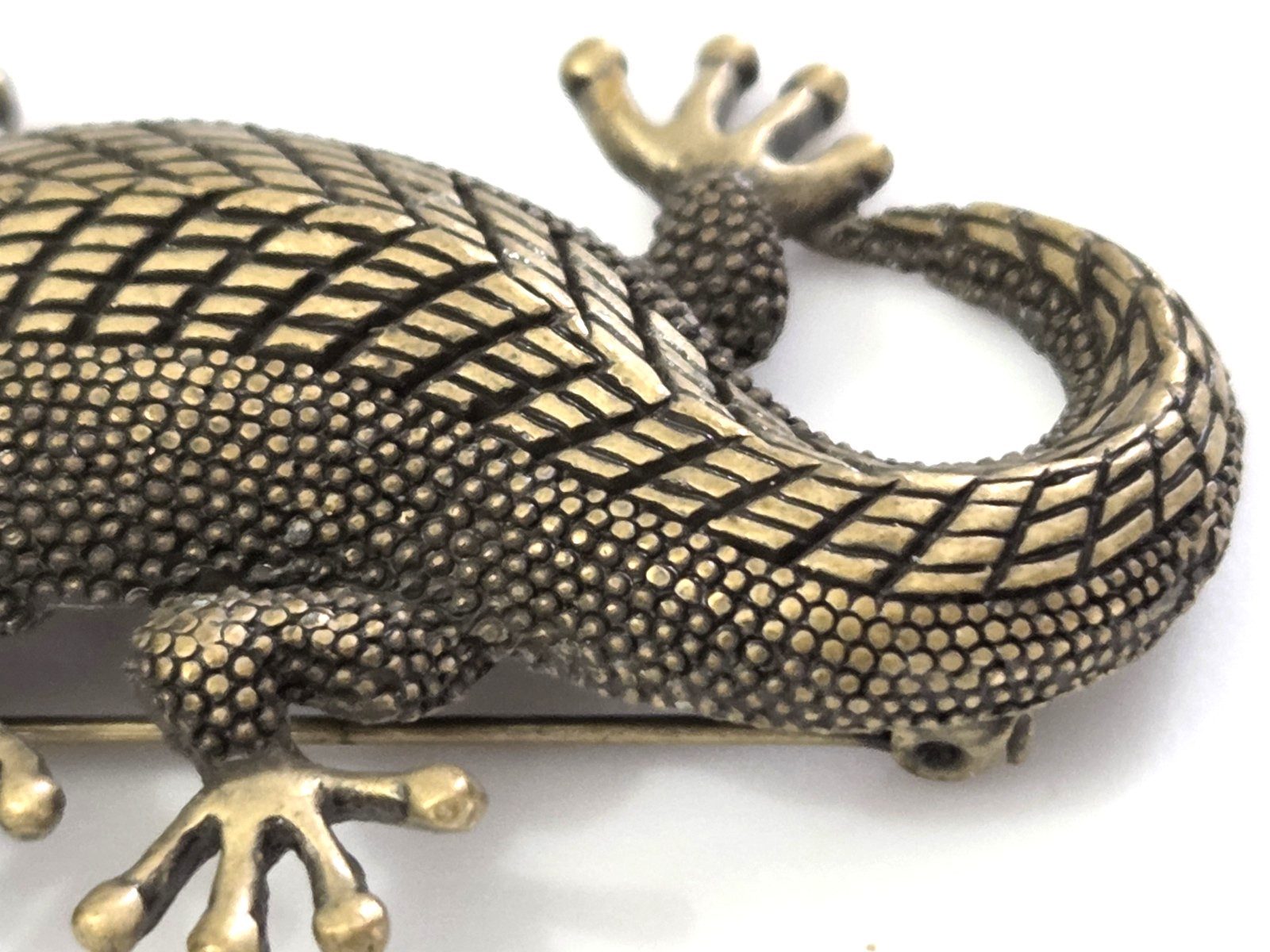 Vintage Lizard Brooch Textured Bronze or Brass Gecko Reptile Pin 2 1/2″