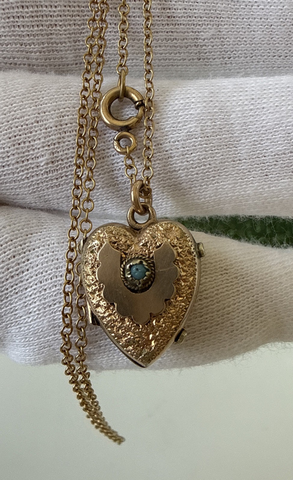 Victorian Small Gold Filled Puffy Heart Photo Locket 18” Chain Pendent Necklace