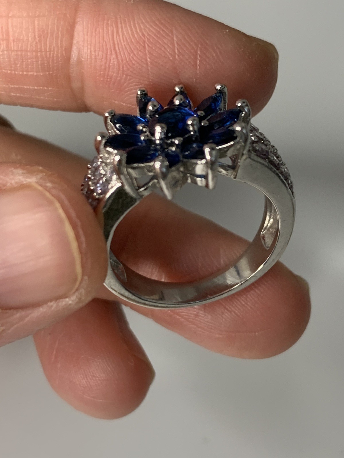 RARE Vintage Royal blue crystal silver flower brooch and ring set ring size 8