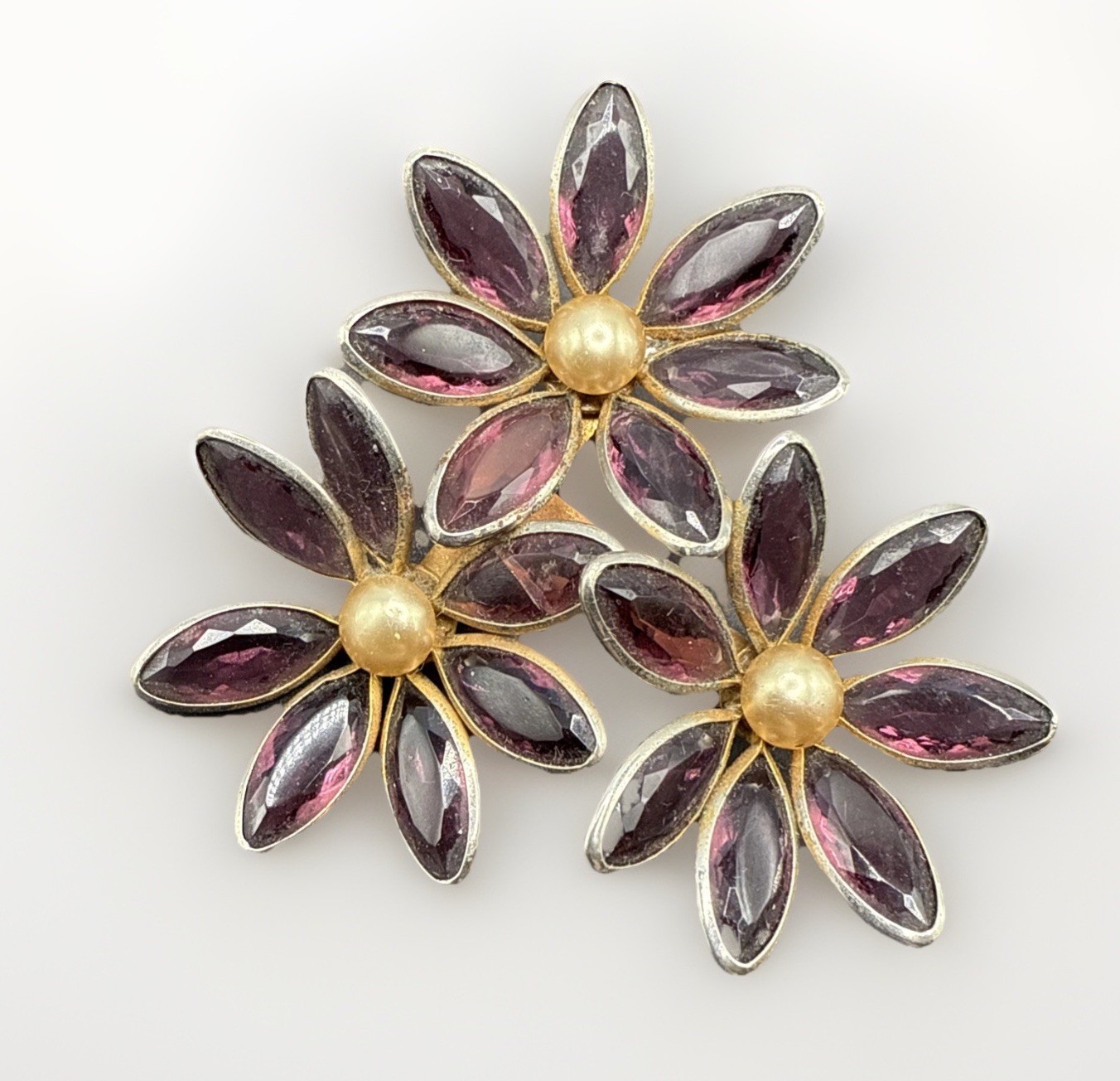 READ Vintage Purple Glass Flower Brooch Pin J150