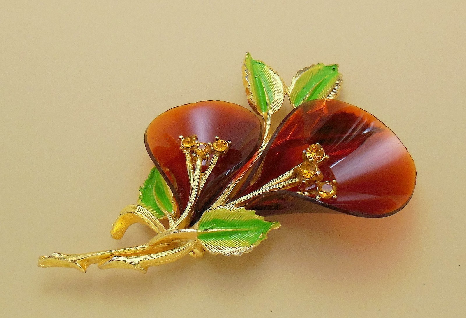 Beautiful Vintage Root Beer Lucite Calla Lily Style RS Enamel Flower Brooch Pin