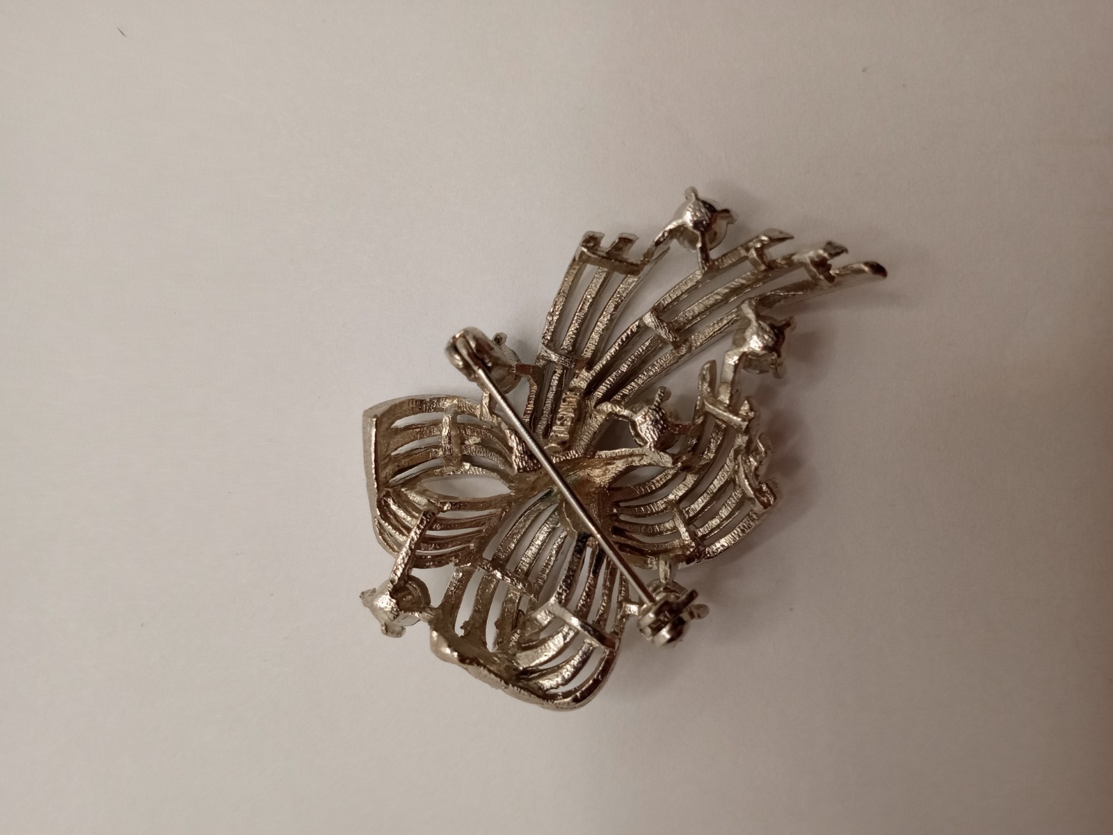 Vintage Signed Lisner Silver Tone Rhinestone Swirl Ribbon Brooch Pin
