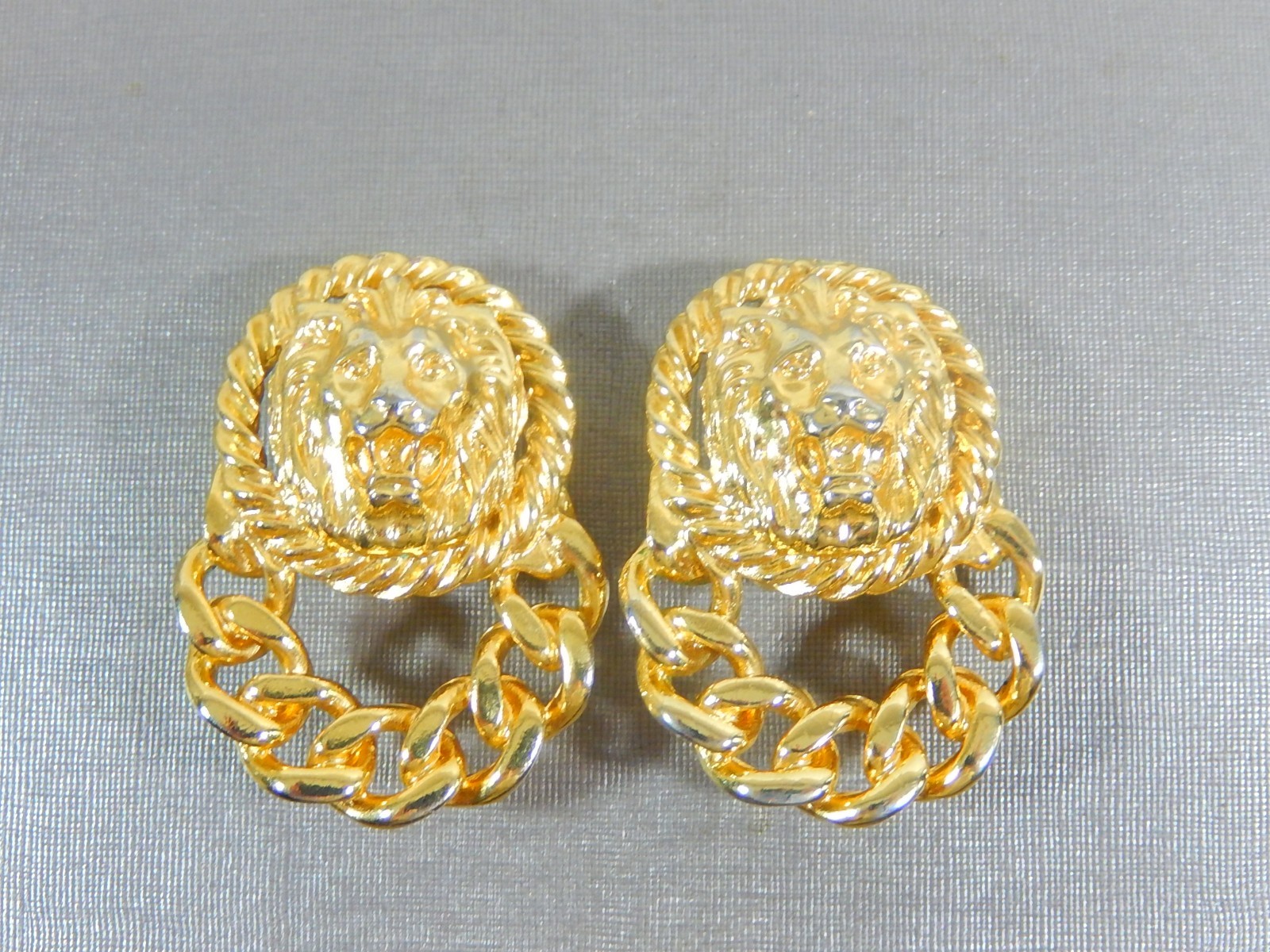 VTG ANNE KLEIN LION HEAD FIXED CURB LINK DOORKNOCKER LARGE CLIP EARRINGS