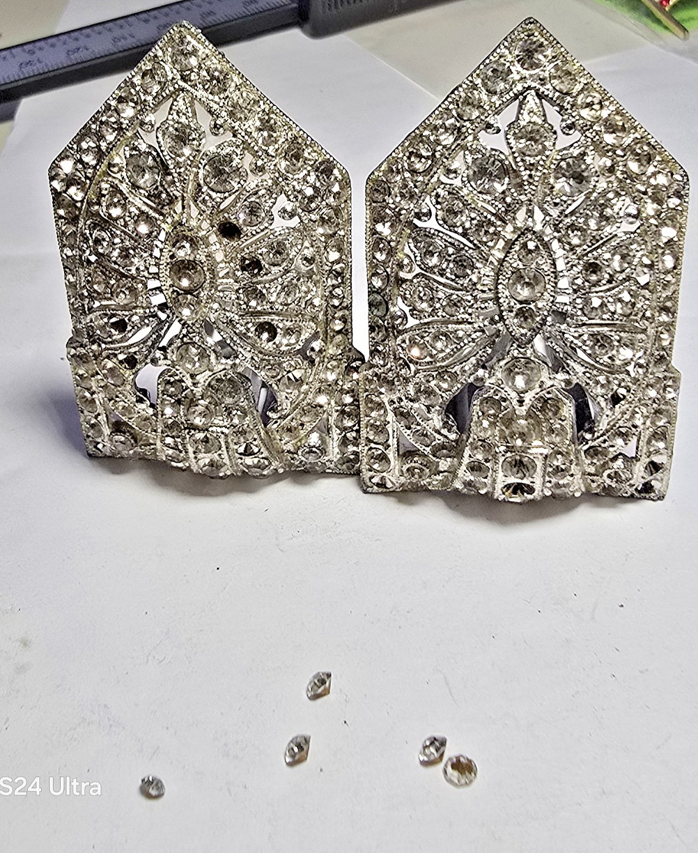 1930’s New England Glass Works Art Deco Filigree Pair of Rhinestone Fur Clips