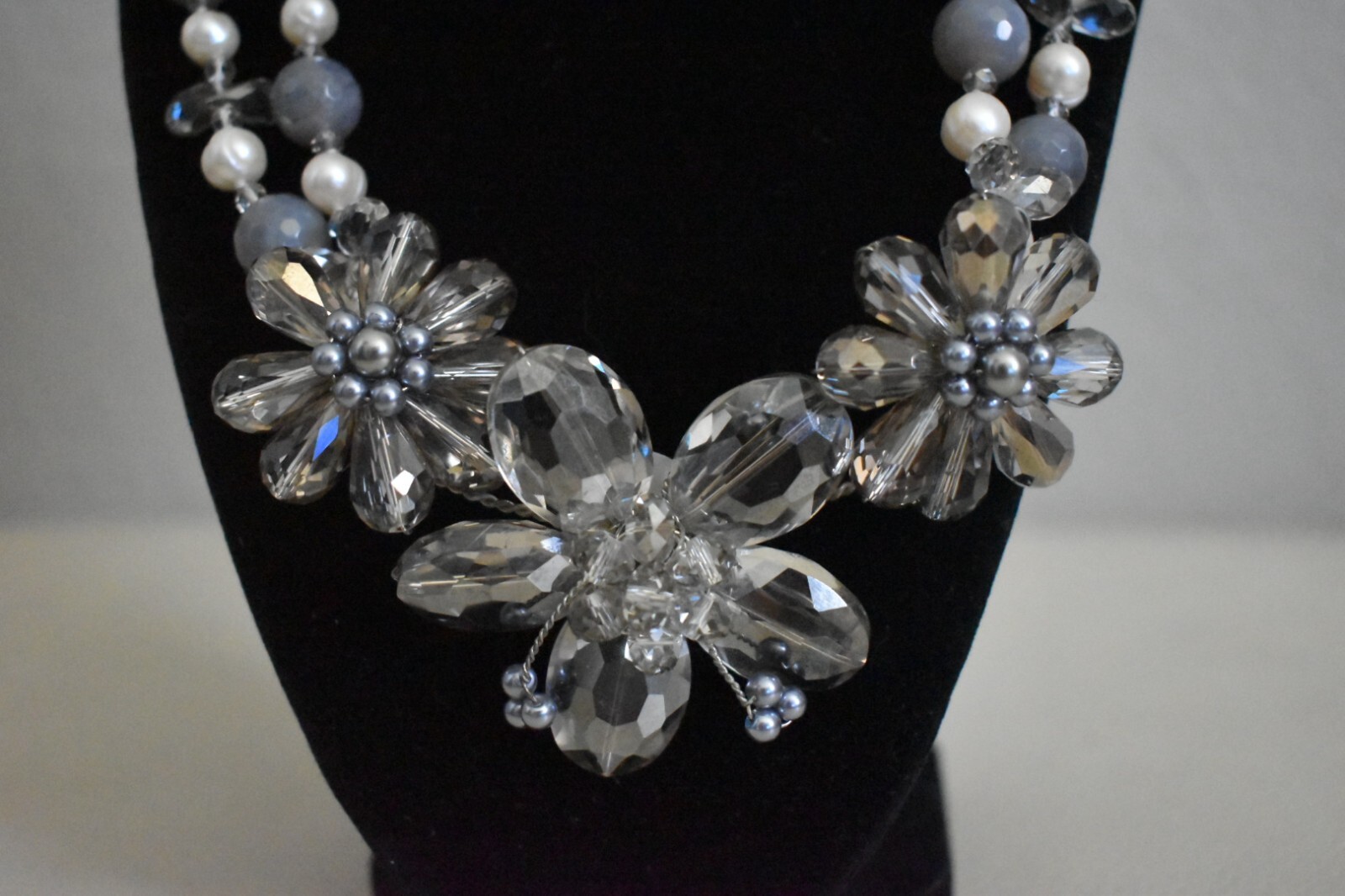 Vintage necklace with gray gemstones and pearls perfect for a evening dress