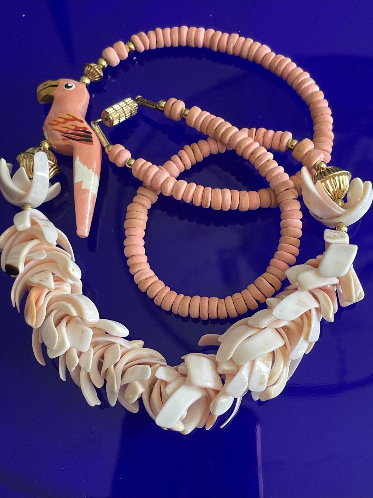 Vintage Peach & White Natural Sea Shell & Fun Parrot Beach Wear 23″ Necklace Z29