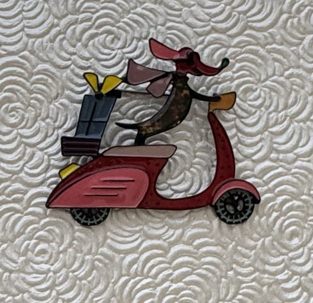 Vintage style dachshund brooch enamel on metal