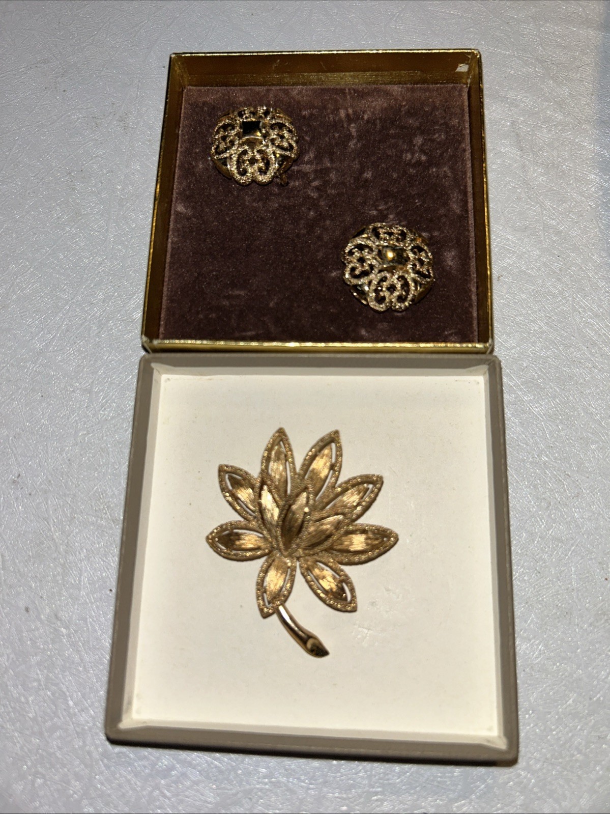 Vintage AVON 1971 Precious Pretenders Clip Earrings & Brooch/pin Goldtone