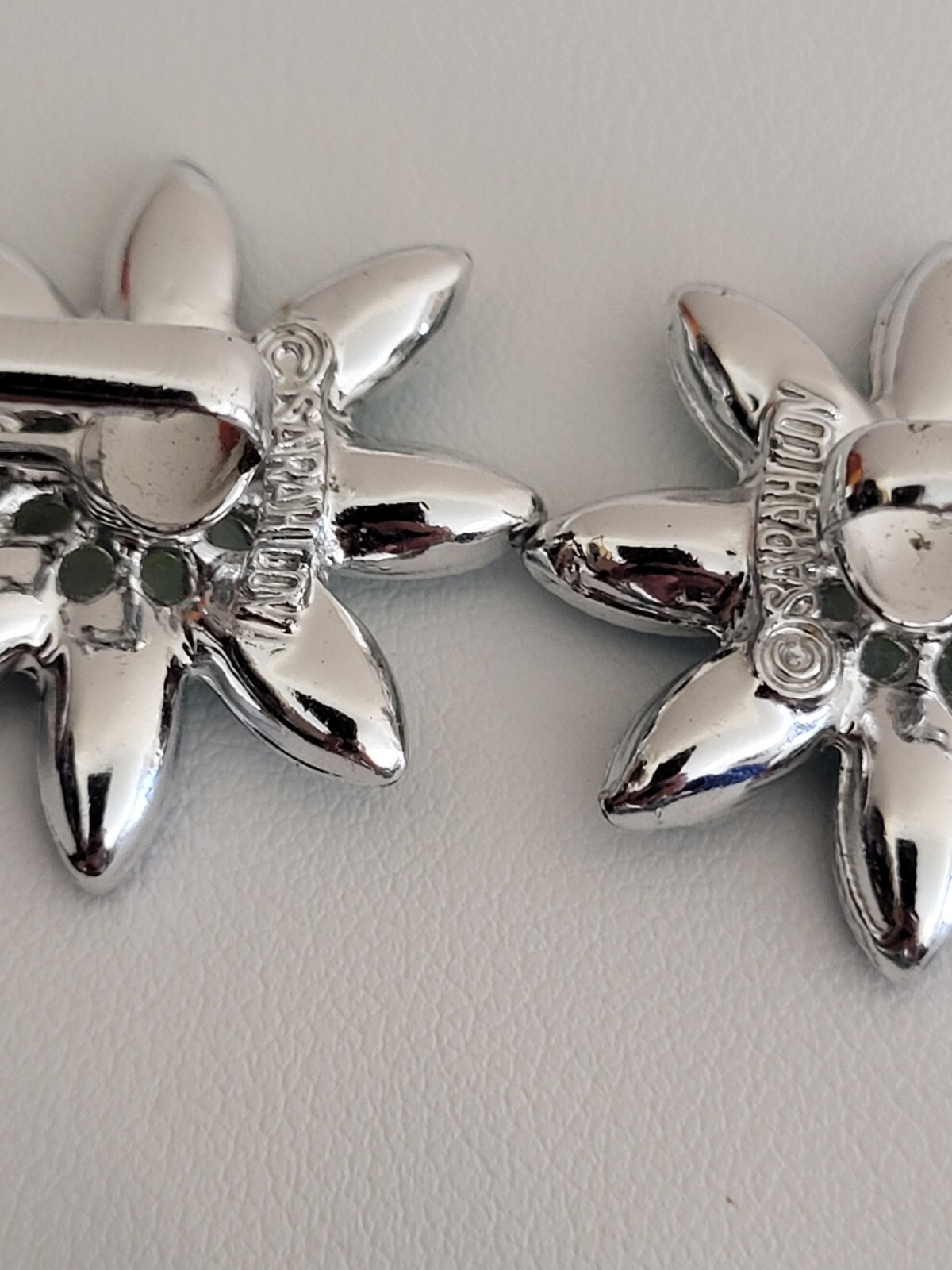 Vtg Sarah Coventry 1971 “DAISY TIME” Silver Tone Brooch Pin Clip-on Earrings Set