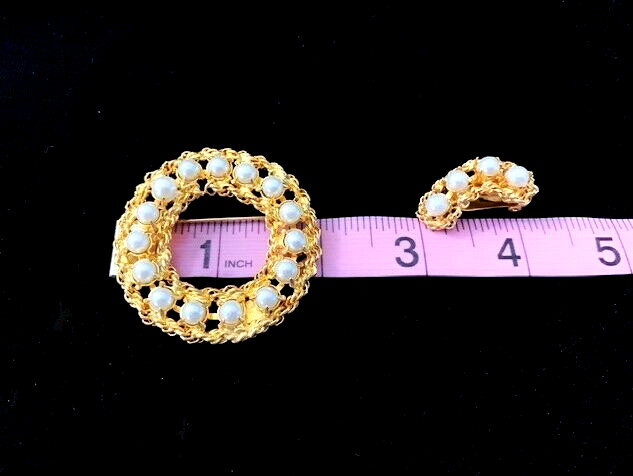 Vintage Signed HOBÉ Circle Gold Tone Chain Faux Pearl Pin Brooch Earrings Set