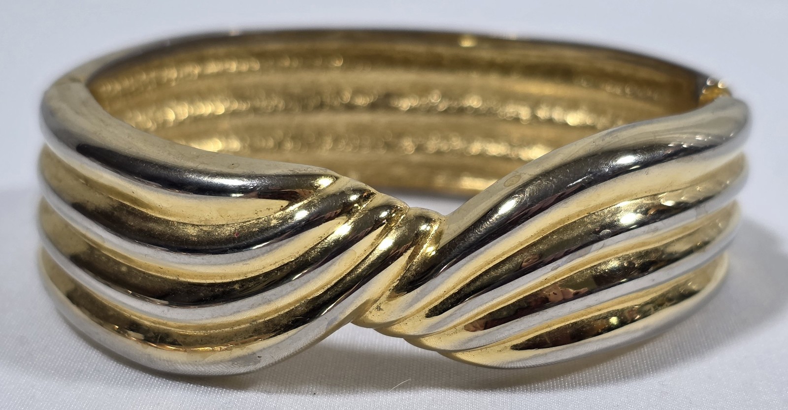 1980s Gold Tone Bangle Bracelet Ribbed Twist Spring Hinge Open Close