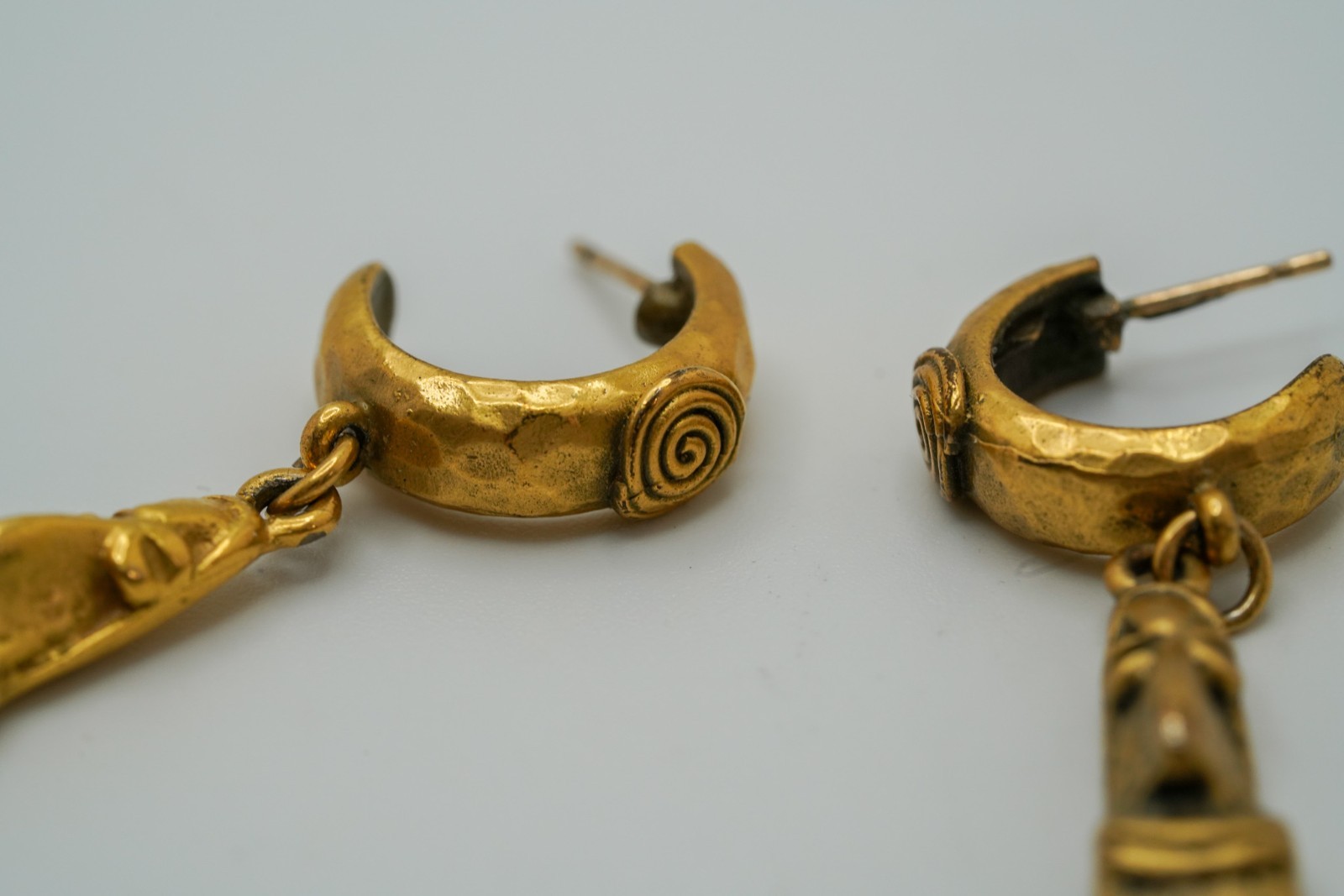 Vintage ALVA Primitive Gold Tone Dangle Earrings 7cm JB43