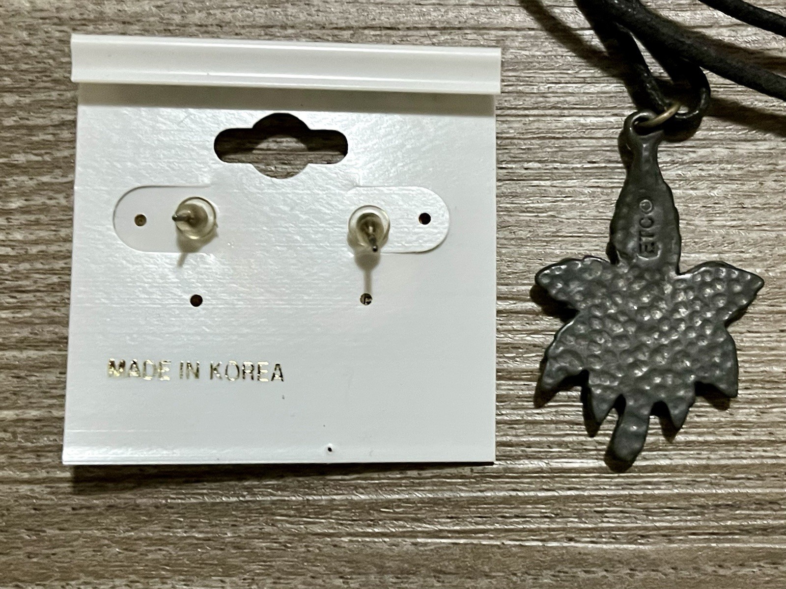 Vintage 90s Yin Yang Hemp Leaf Pendant Necklace & Matching Earrings Black White
