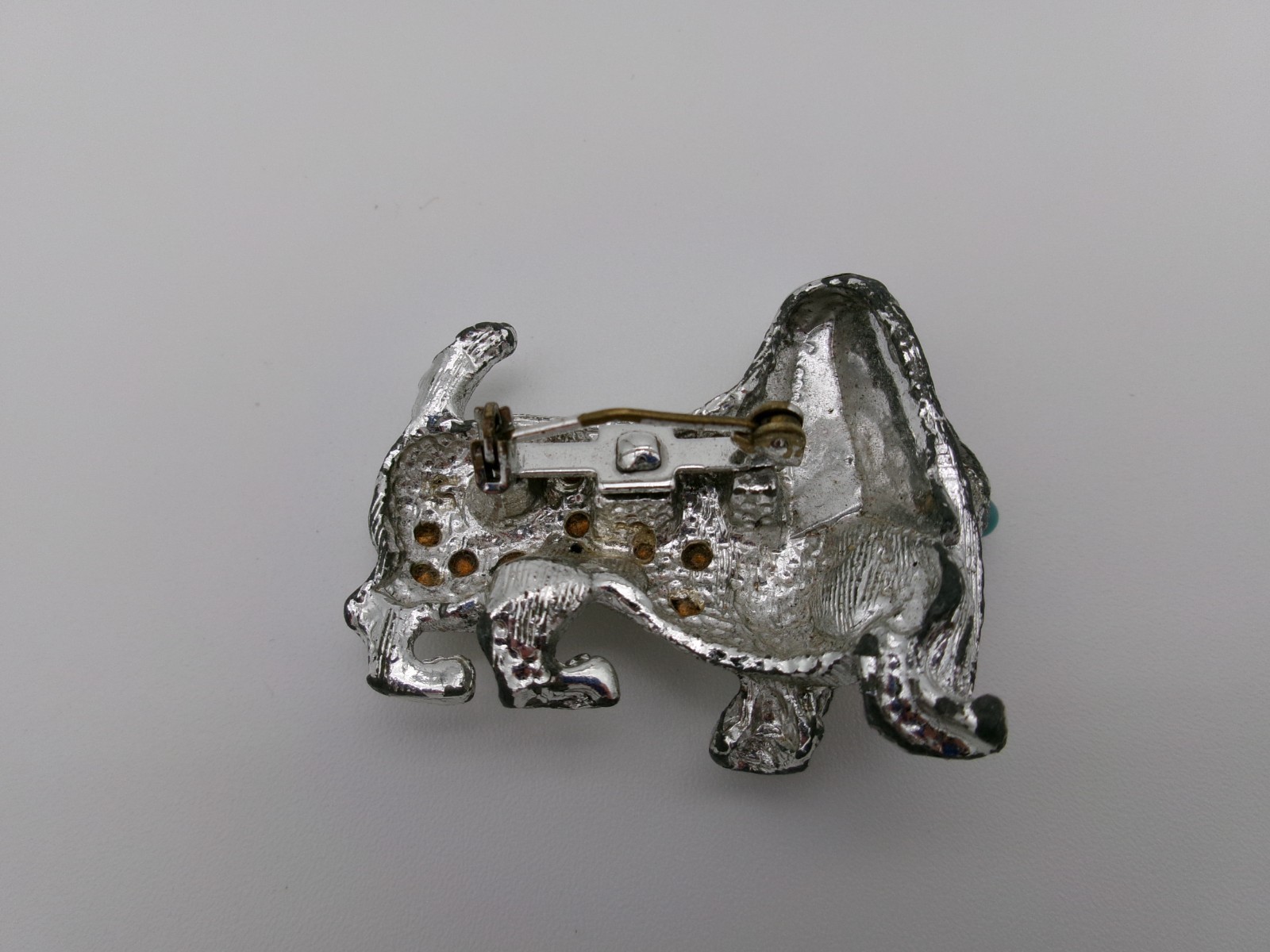 Vintage dog animal brooch pin silver-tone base metal turquoise color nose