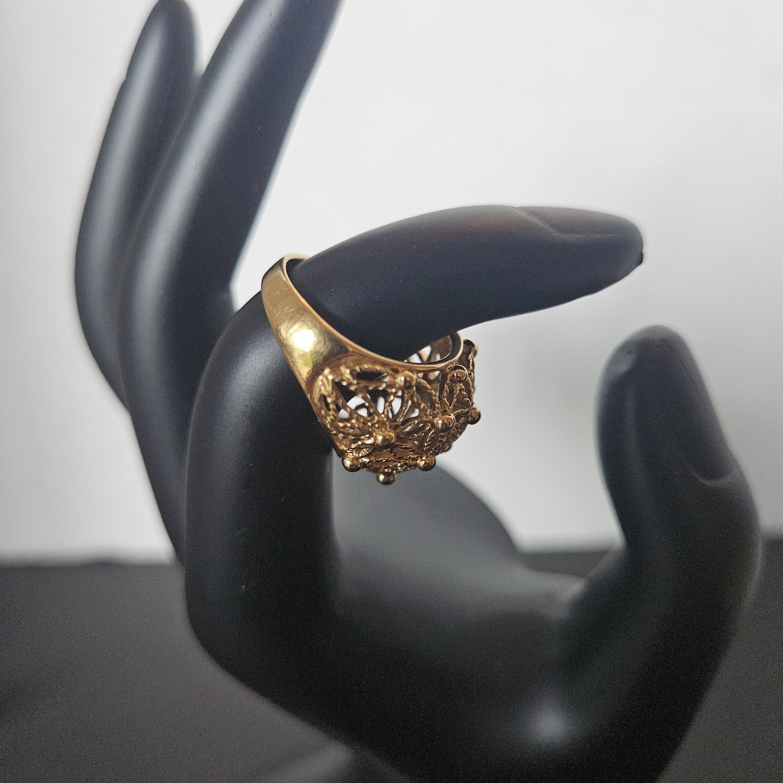 Vintage Avon Spun Blossoms Gold Tone Dome Daily Special Occasions Ring Size 5.5