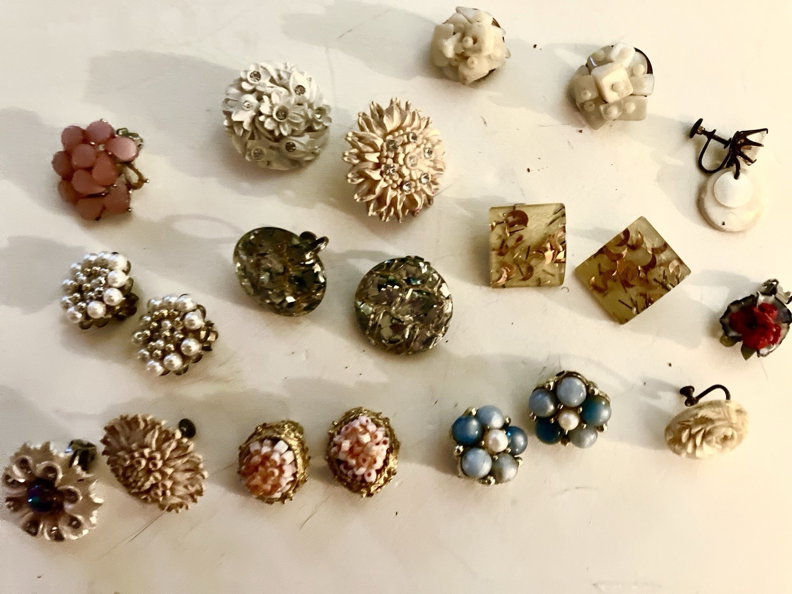 Huge Collection/Lot Vint-Retro Plastic Jewelry/Earrings/Pins/Single-Extra Pieces