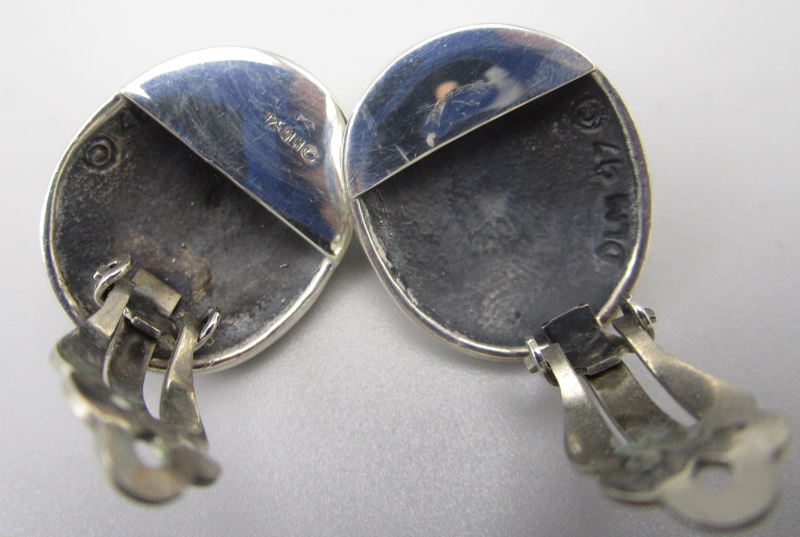 BEAUTIFUL DIAN MALOUF STERLING RHODOCHROSITE 1″ CLIP ON EARRINGS
