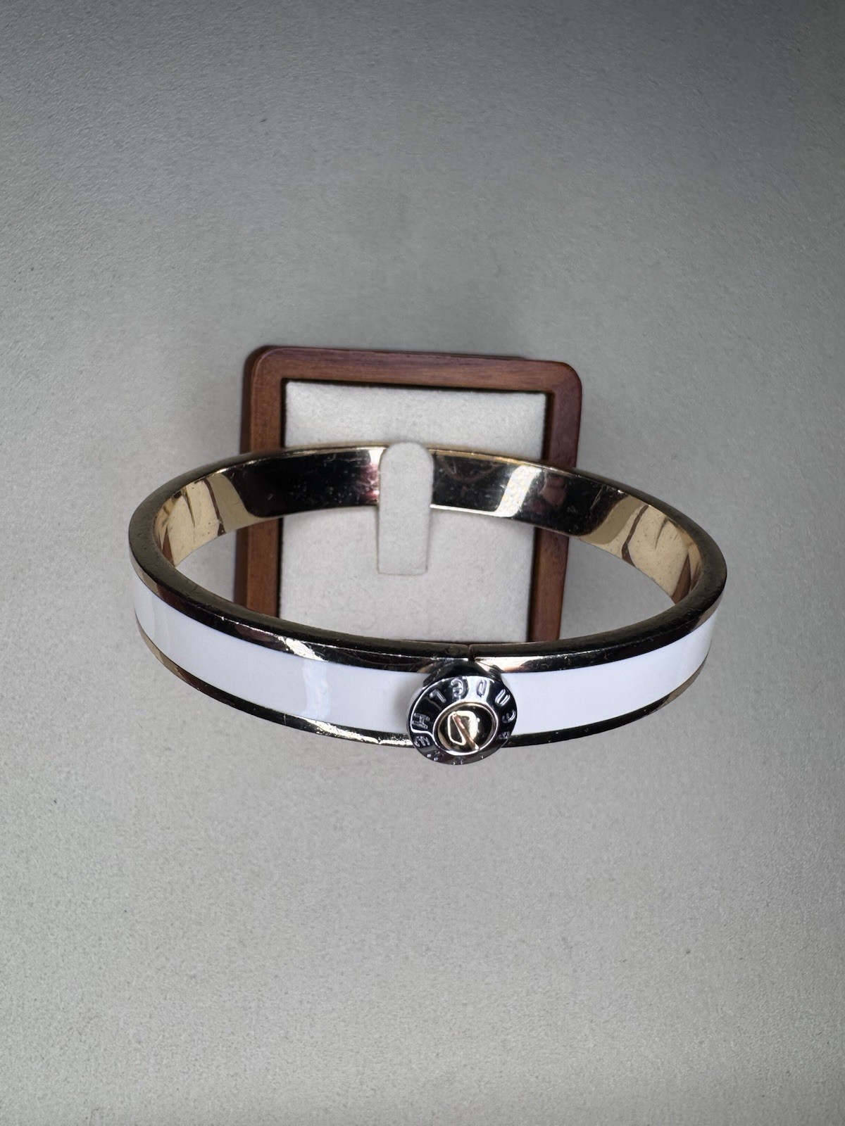 Henri Bendel White Enamel Screw Motif Bangle Bracelet Gold Tone Hinged Designer