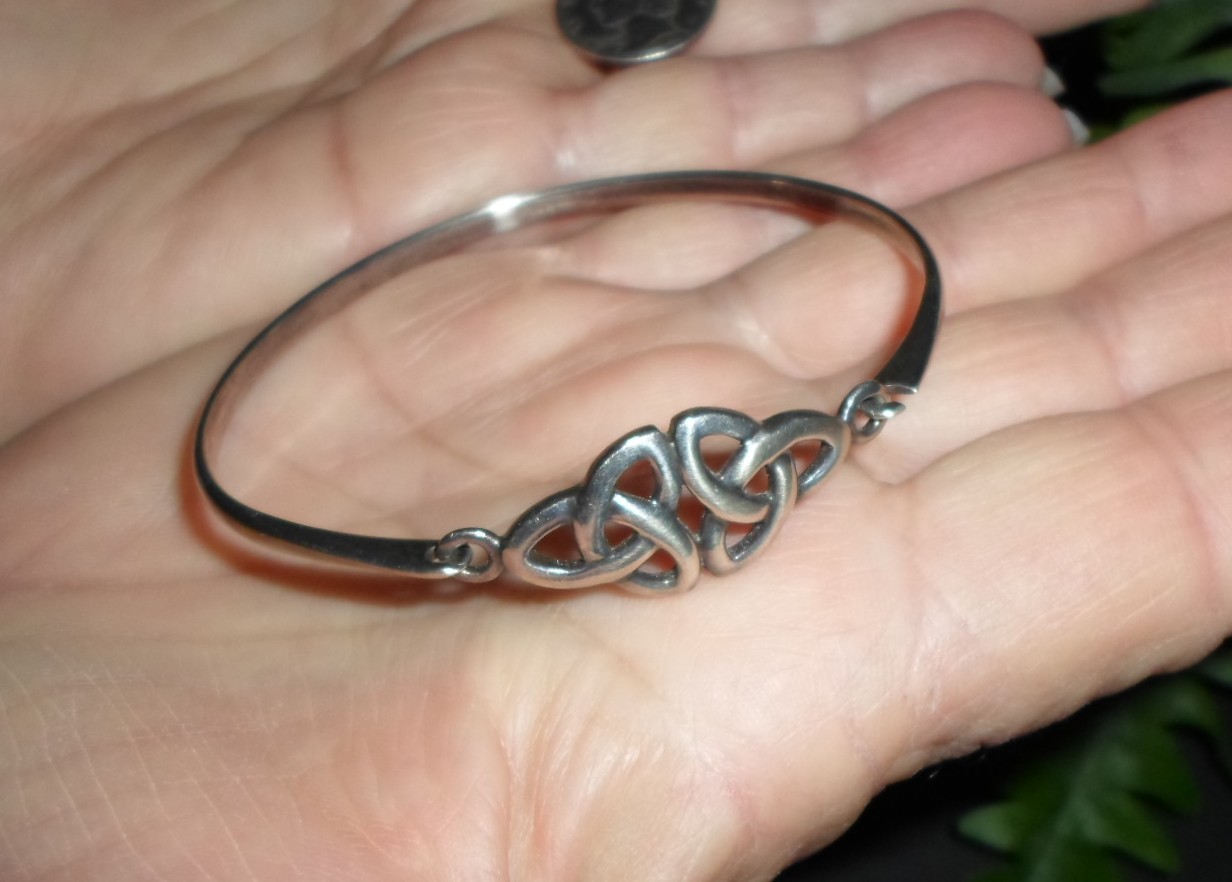 Vintage 1997 – KH – KIT HEATH – Sterling silver – CELTIC KNOT bangle BRACELET