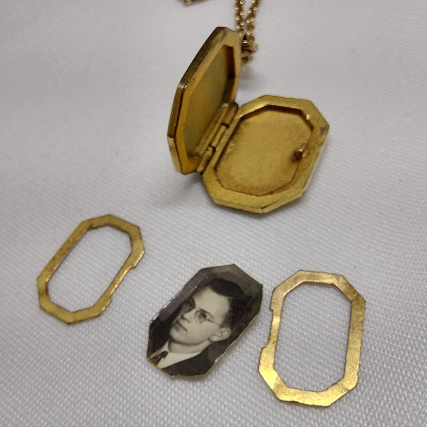 Antique 1/20 12K Gold Filled Engraved Locket Pendant Chain L. MFG Co. Art Deco