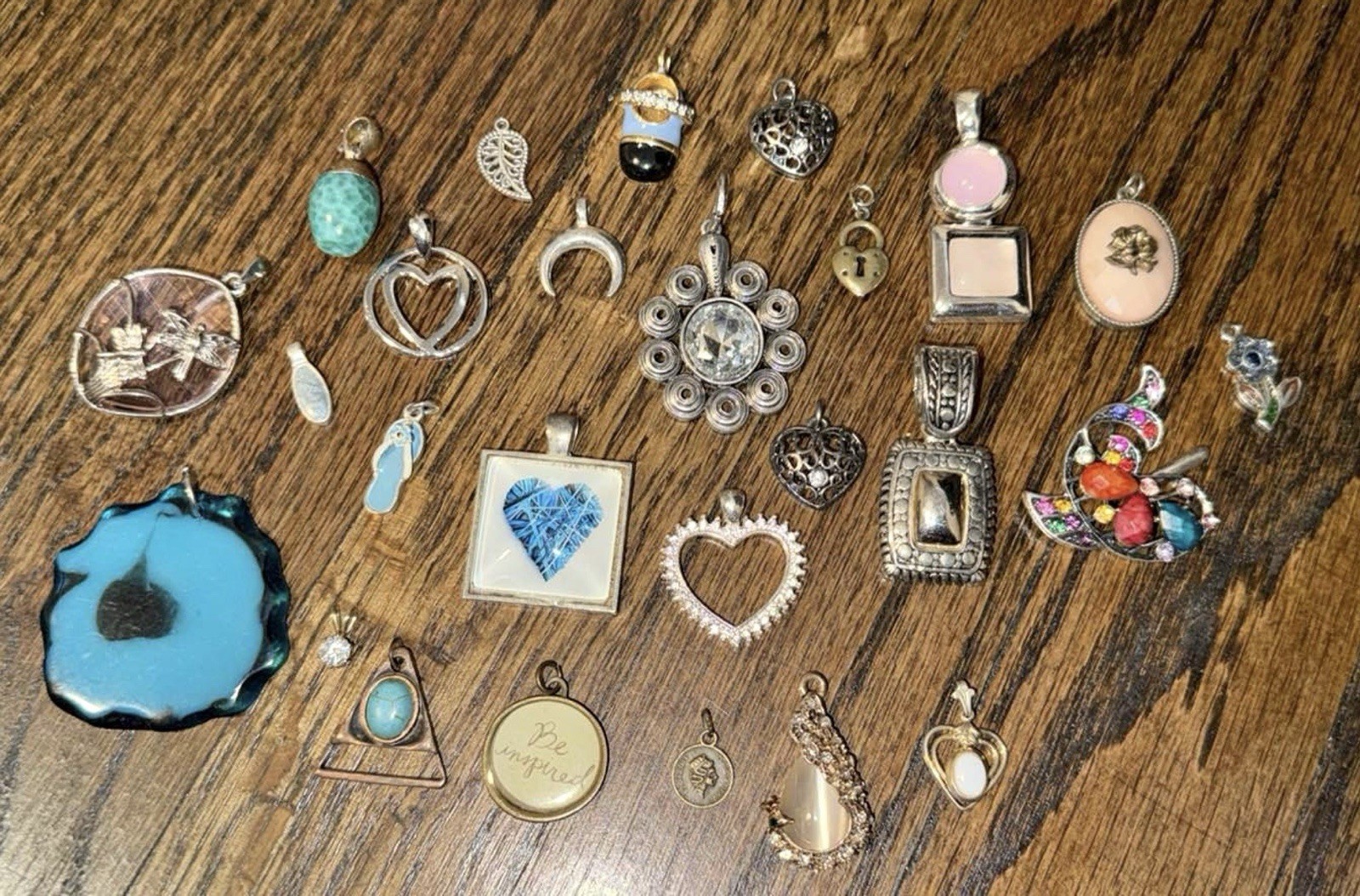 Vintage Pendant Charm Jewelry Lot Baby Shoe Hearts Flowers Leaf Gold Silver Tone