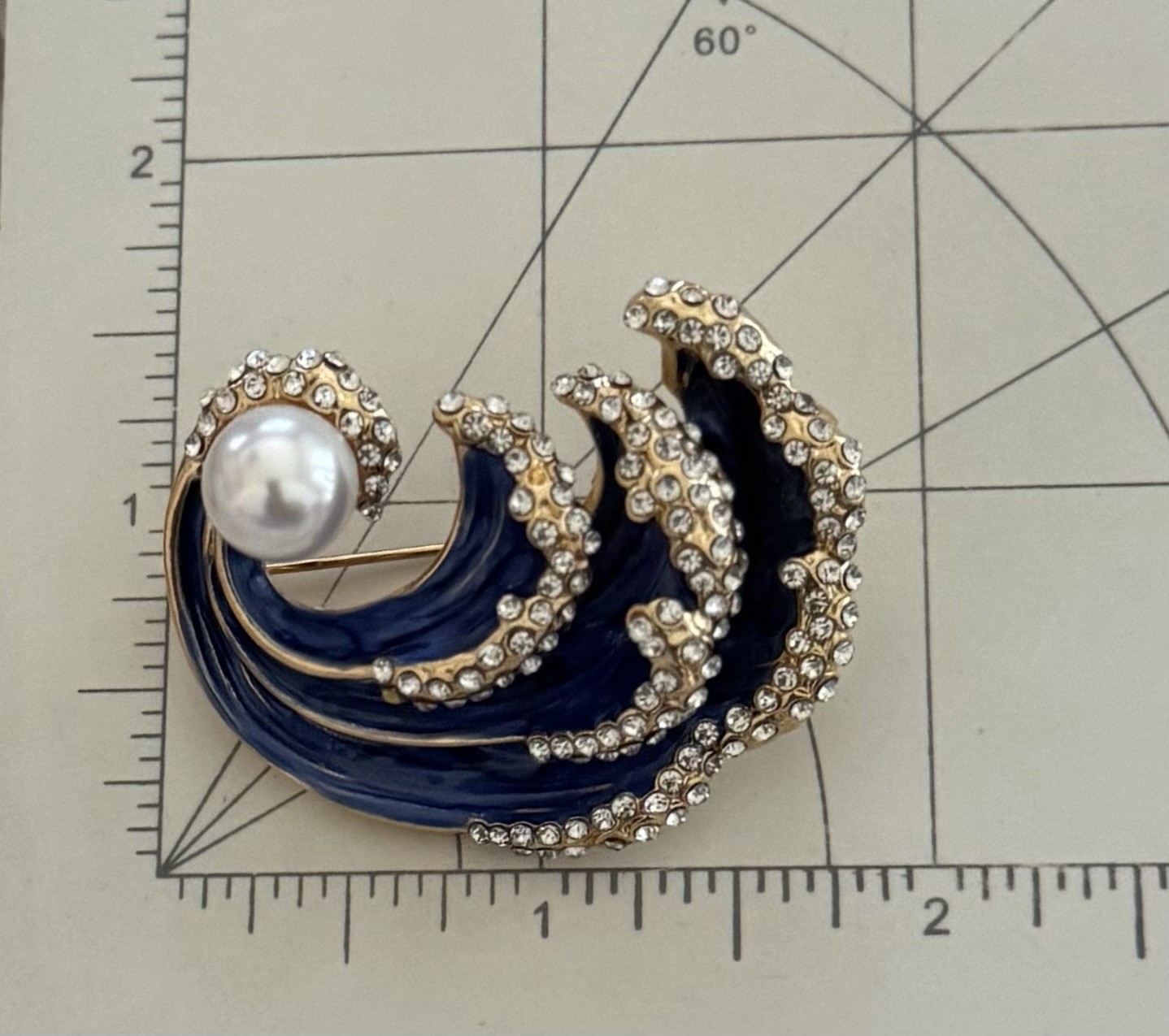 Vintage style wave brooch enamel on metal