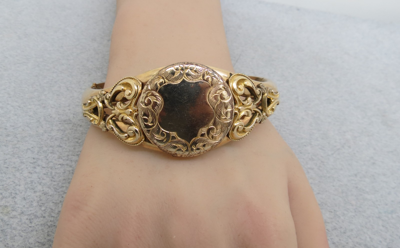 Victorian Gold Filled Bangle Bracelet 43 Grams AC Co Hinged 7.75″ Photo Locket