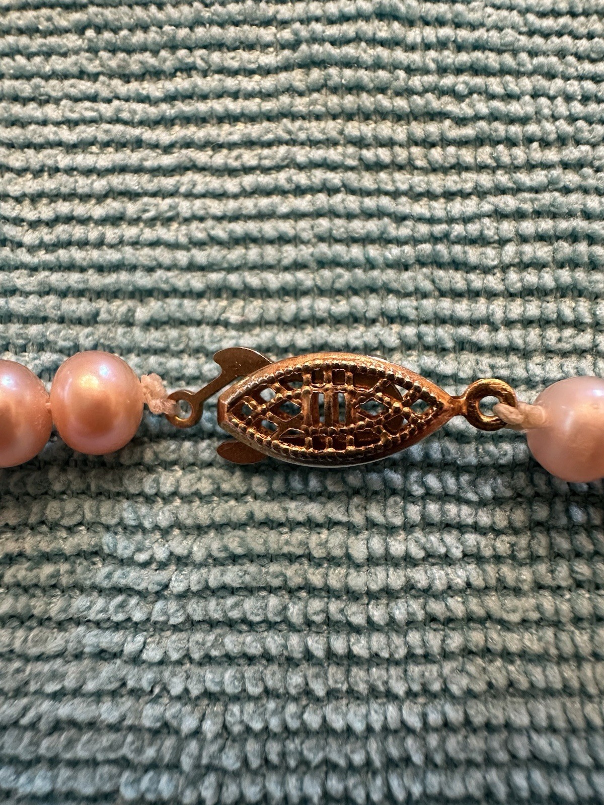 VTG 18” Cultured Pink Pearl Necklace W/Fish Hook Clasp & Matching Post Earrings