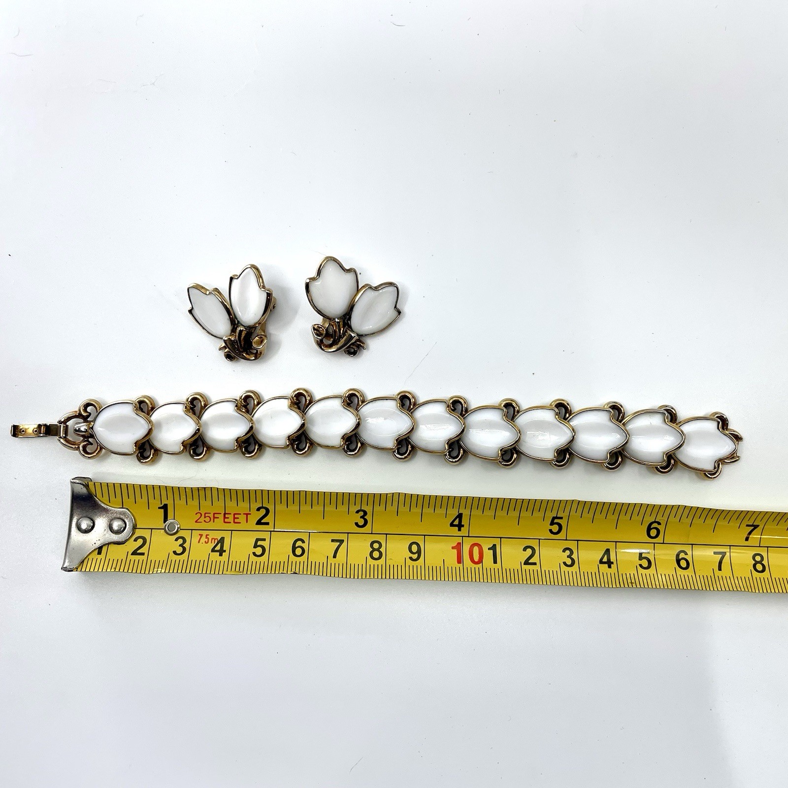 Vintage Crown Trifari Pat Pend Milk Glass Floral Bracelet Clip On Earrings Set