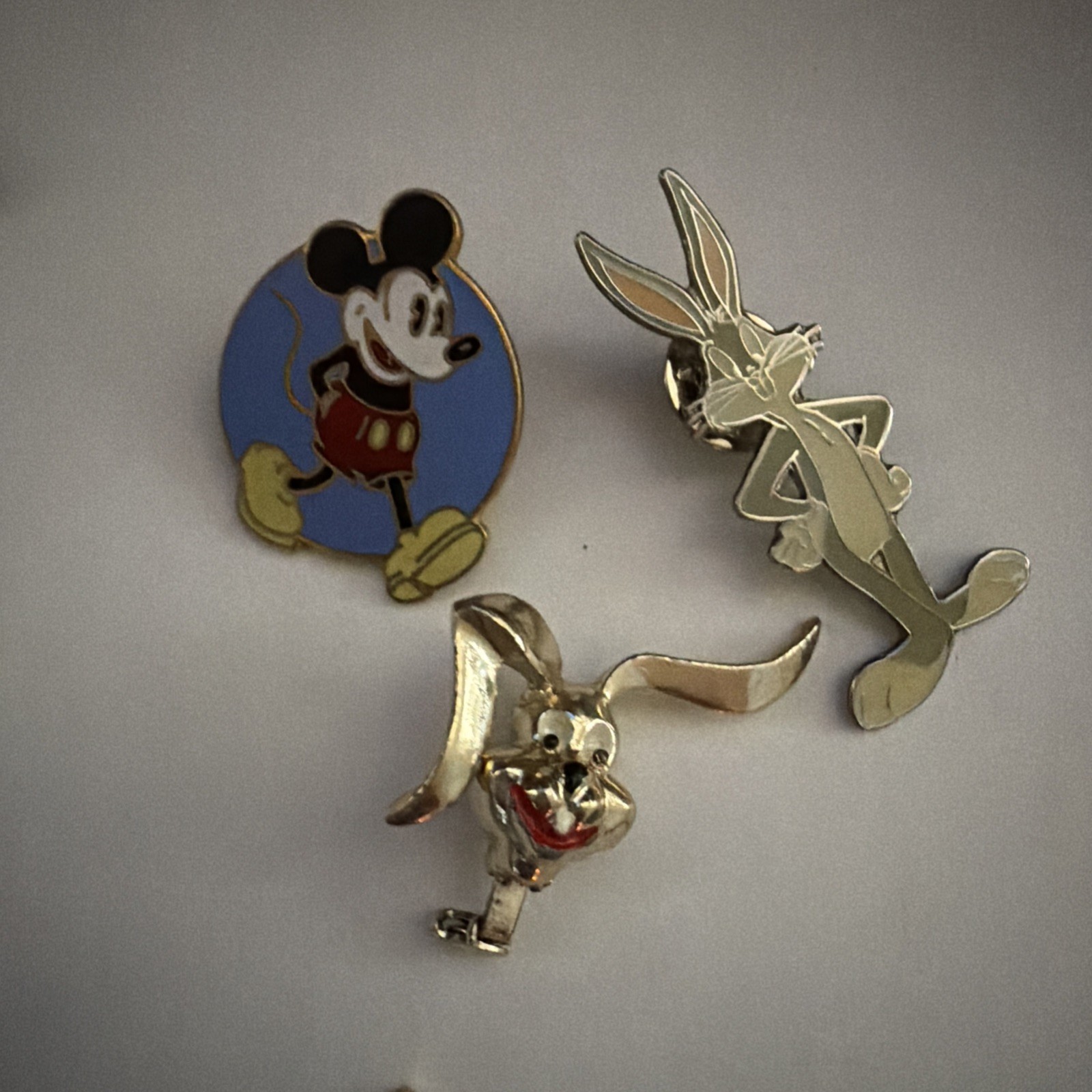 vtg pin lot of 25 collectible rare hard to find horseshoe souvenir Disney apple