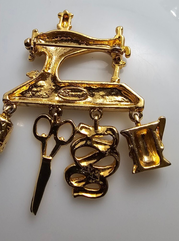 Danecraft Vtg Sewing Machine W/Dangling Charms. Thread,Tape Measure ,scissors