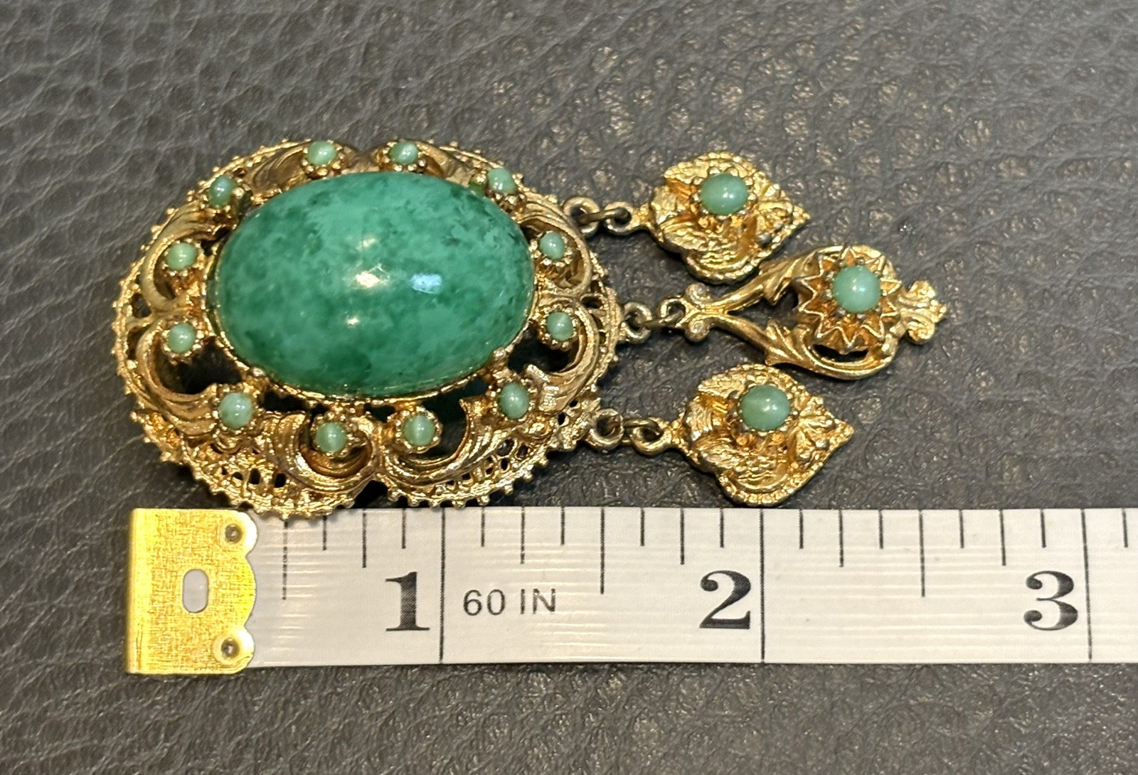 Vintage Green Faux Peking Glass Gold Tone Oval 3 Dangle Charms Drops Brooch