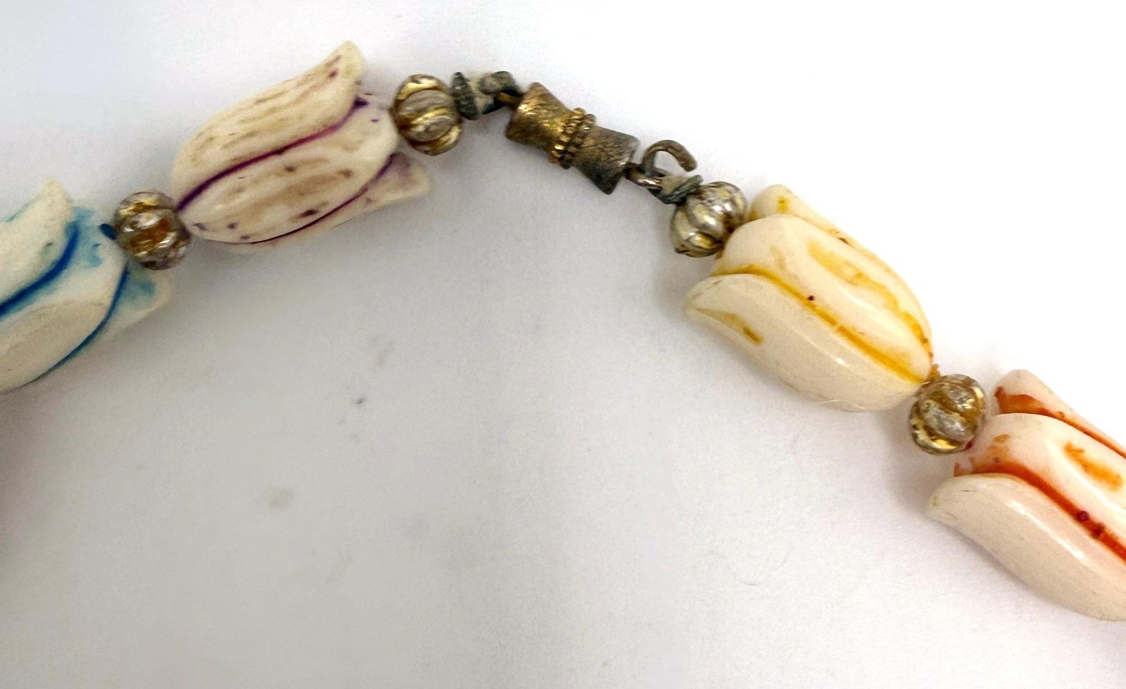 Vintage colorful textured off white acrylic tulip beaded necklace