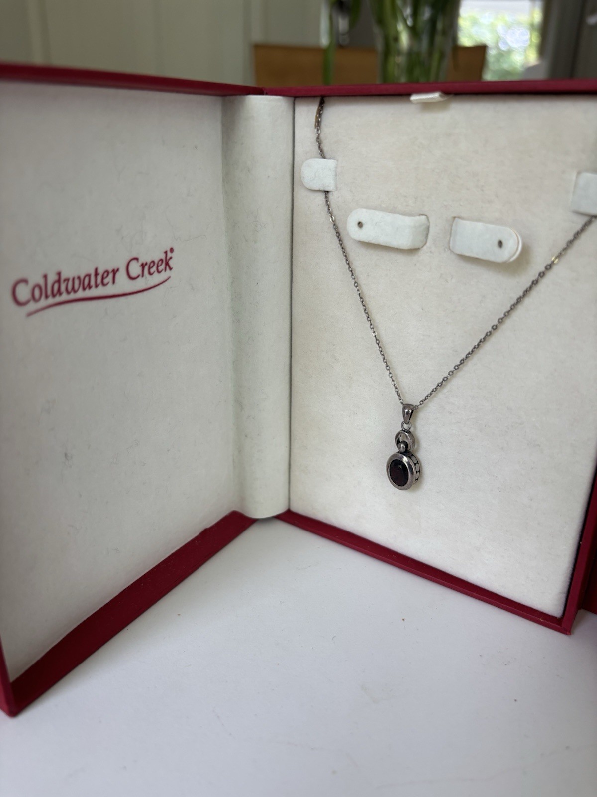 Vintg Box COLDWATER Creek 925 Sterling Silver 18″ Chain Red Garnet Stone Pendant