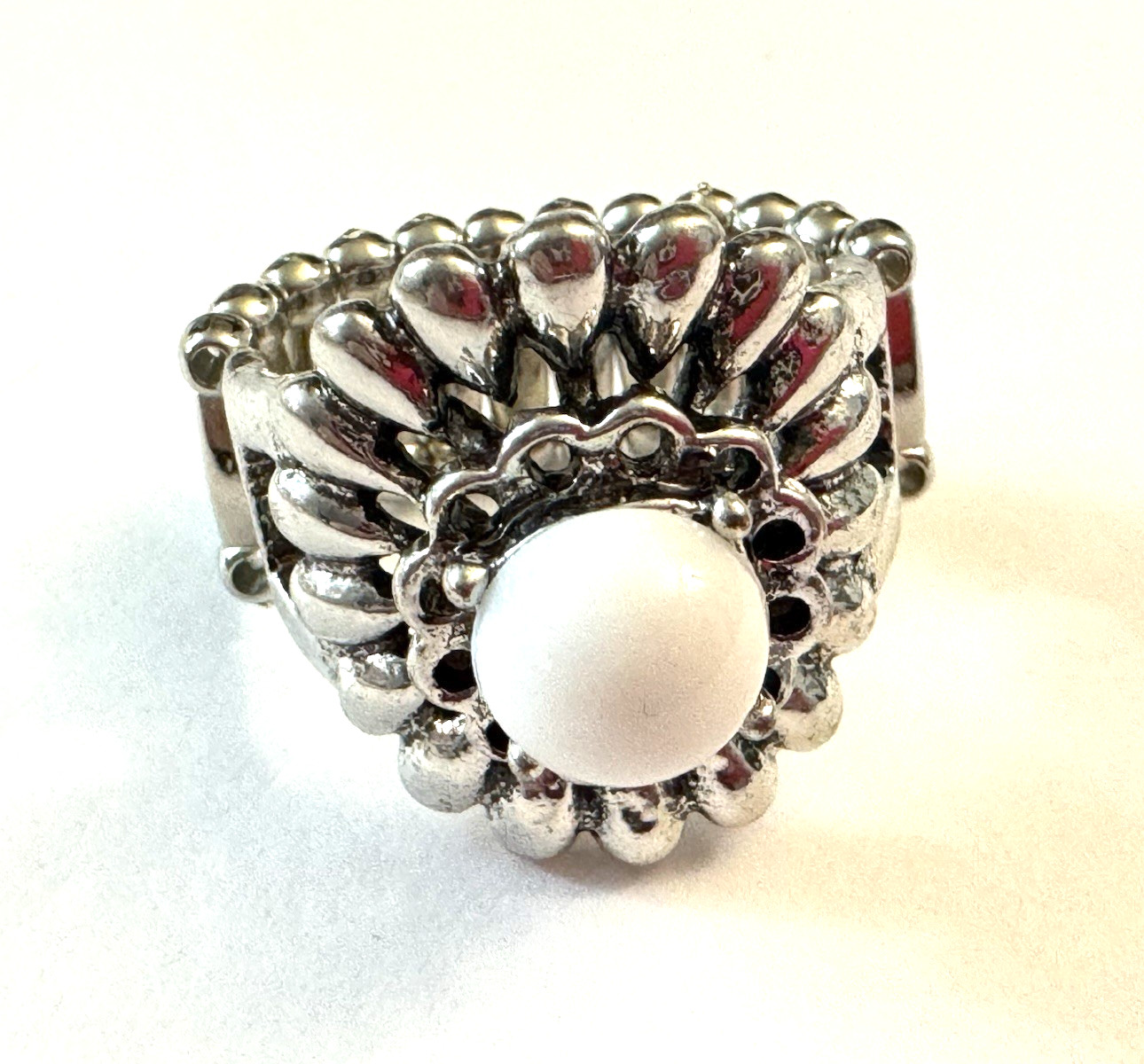 White Cabochon Silver Tone Stretch Band Ring Fashion Cocktail Size 9.5