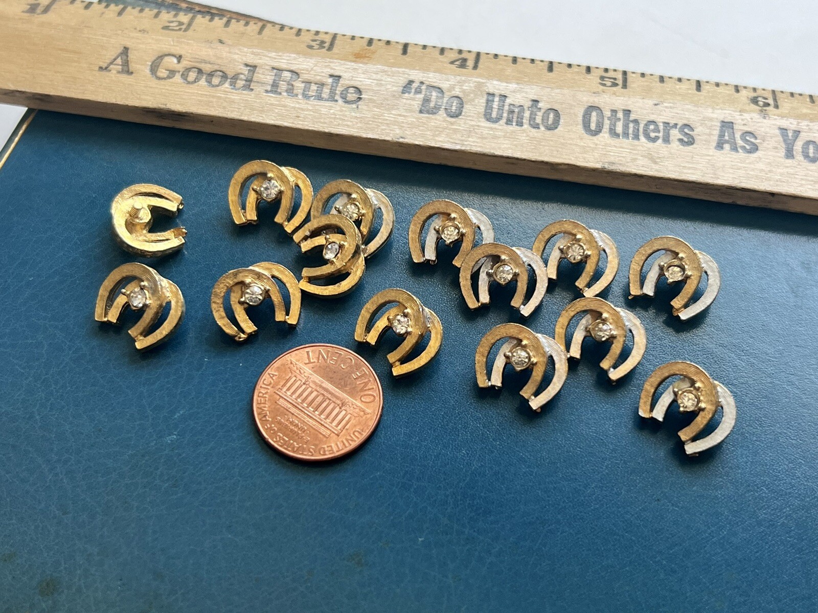 14 Vintage Gold & Silver Metal Horseshoe Good Luck Cutouts Jewelry Making Lot￼