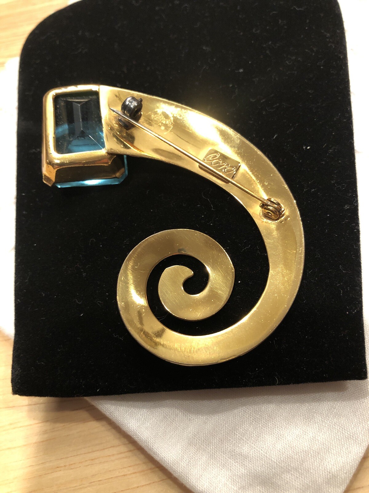 SIGNED CORO VERMEIL/STERLING LARGE AQUA RHINESTONE SWIRL BROOCH- MINTY CONDITION