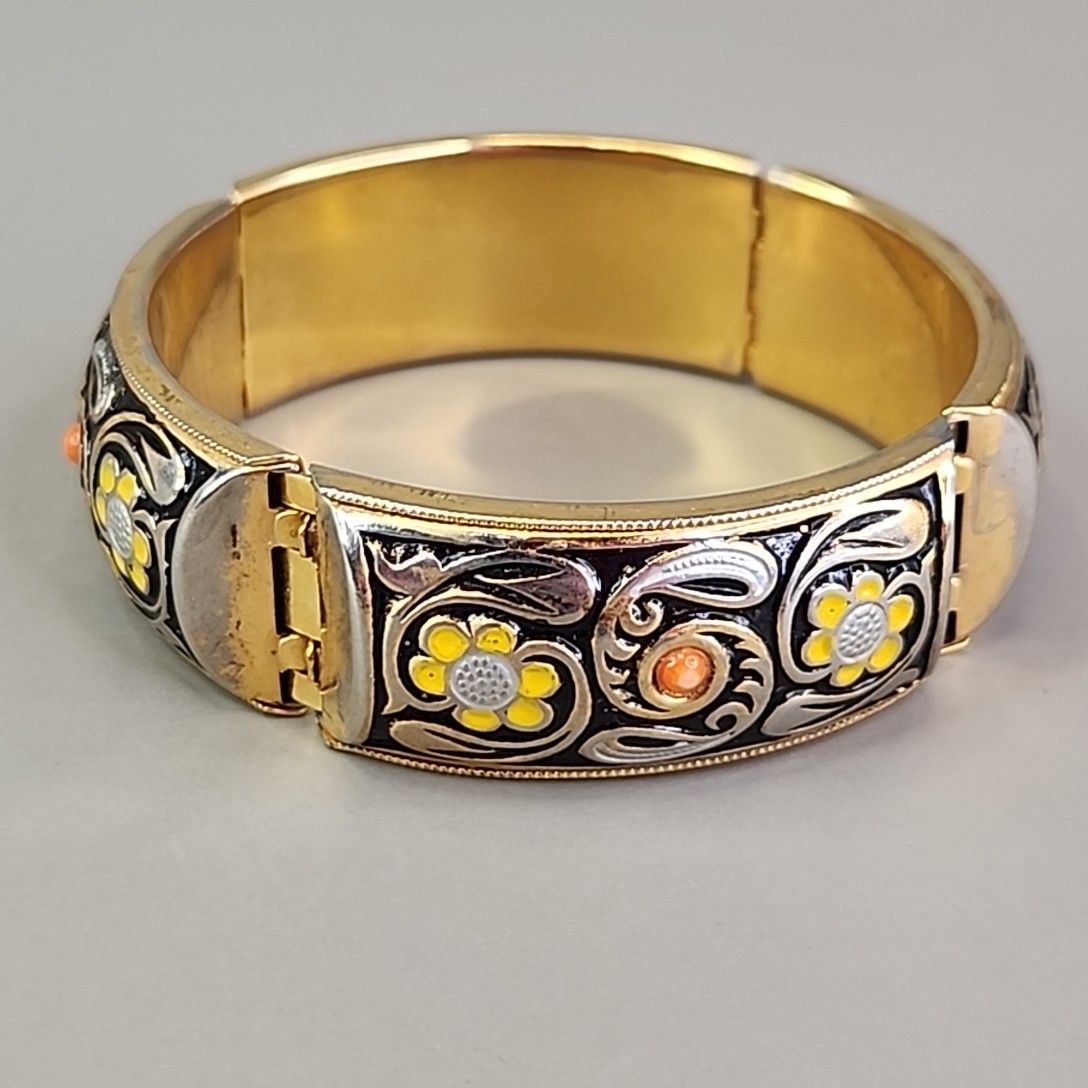 Vintage Expandable Bangle Bracelet Stretch Flower Enamel Blackened Gold Tone 7.2