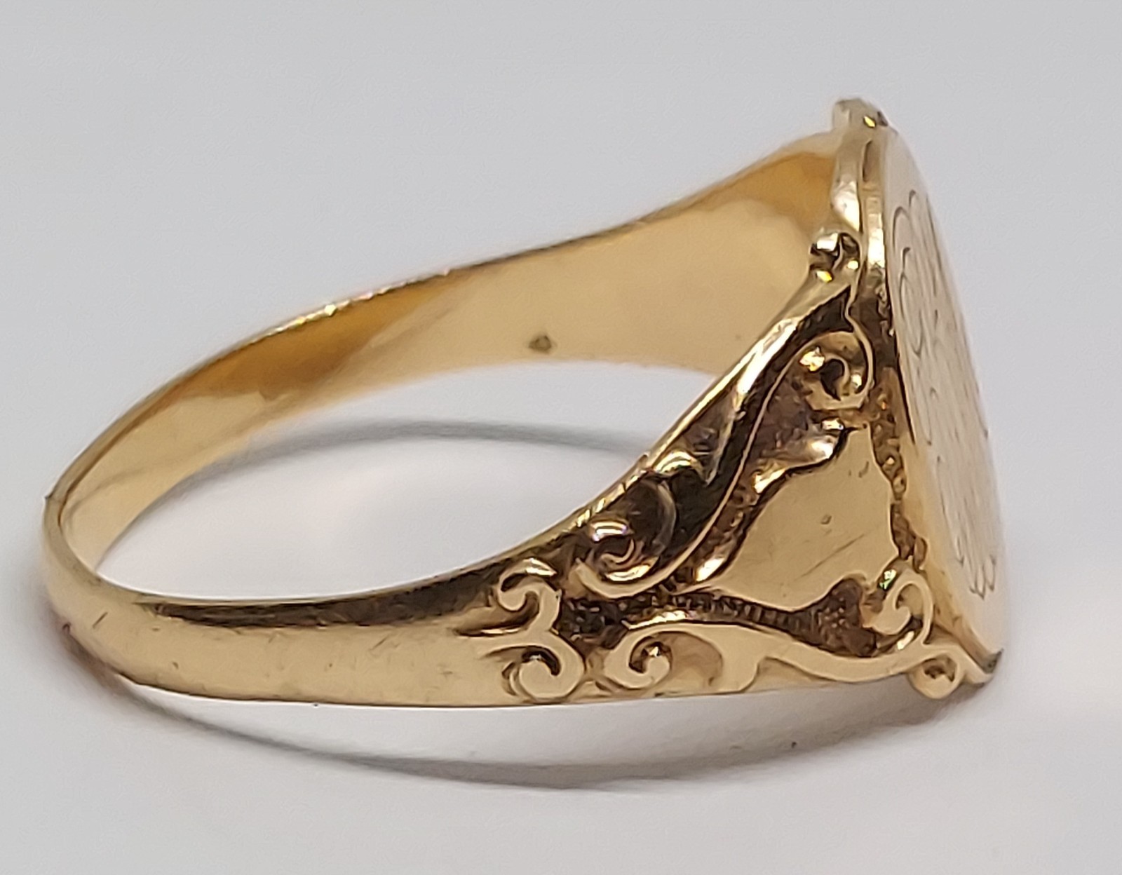 vintage ladies Victorian 14K yellow Gold Signet Ring antique size 9
