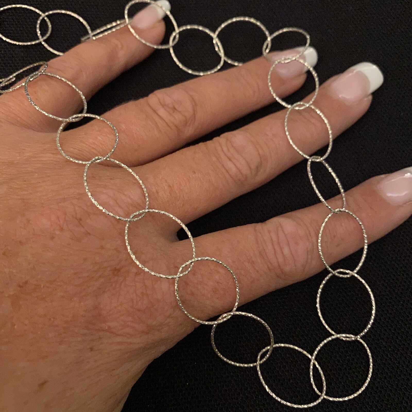 LIGHTWEIGHT ESTATE STERLING SILVER CIRCLE LINK TEXTURE DETAIL NECKLACE 18.25”