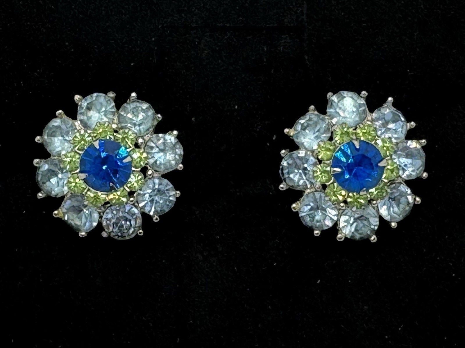 VTG Aqua Blue Rhinestone Floral Cluster Clip On Earrings Unsigned Weiss Juliana?